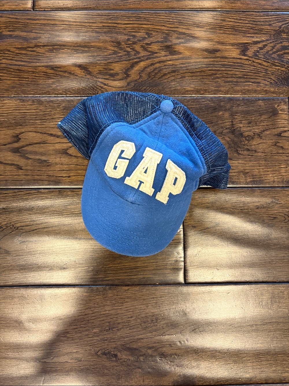 GAP Kids S/M Blue Mesh Baseball Cap with Cream Logo, Adjustable